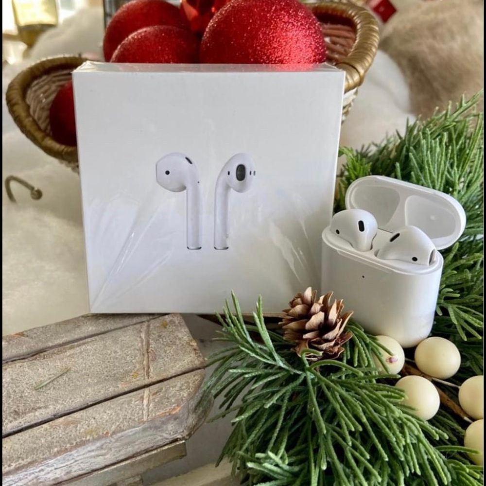 Apple AirPods With Charging Case In Original Box